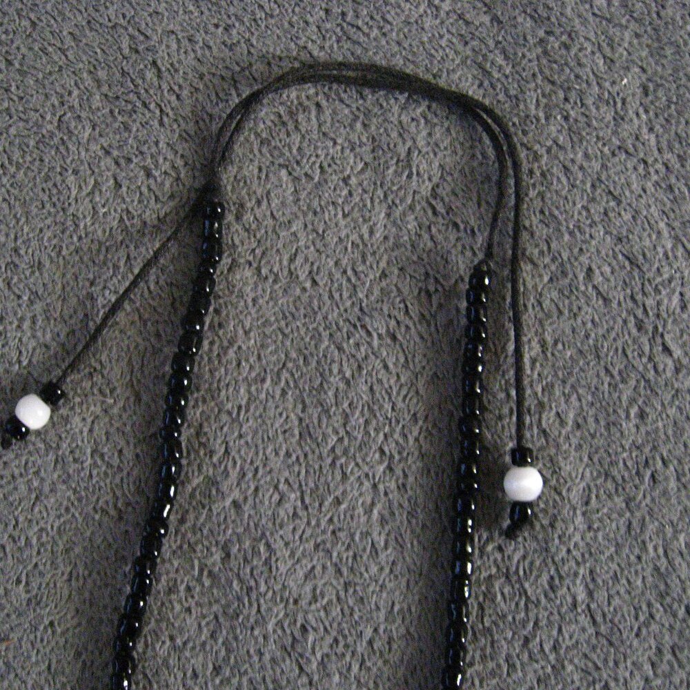 Groovy 1970's Shell & Bead String Choker Necklace - image 3